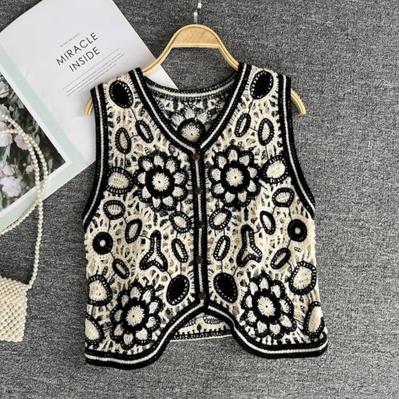 🌼SHEIN🌼 Floral Crochet Knit Boho Sweater Vest, One Size - Picture 5 of 8